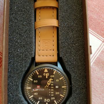 Ručni muški sat sa kožnim remenom