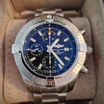 ručni sat BREITLING AVENGER CHRONOGRAPH 45 nov garancija