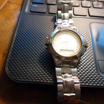 Rucni sat Casio  quarz,ispravan