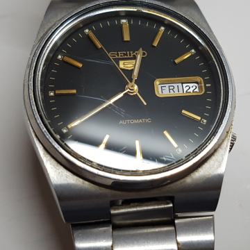 RUČNI SAT SEIKO 5 AUTOMATIC navija se trešnjom ruke, ČELIK VODOOTPORAN