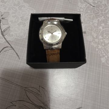 ​Ručni sat za slabovidne osobe – visoki kontrast