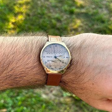 Ruska Raketa kalendar u boji rozog zlata