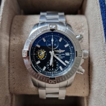 Sat BREITLING AVENGER CHRONOGRAPH 43