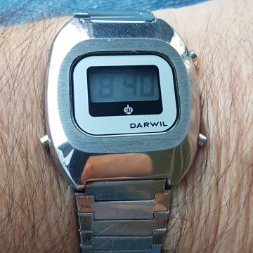 SAT "DARWIL" LCD CHRONOGPRAPH-TOP STANJE
