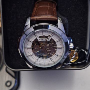 SAT FREDRICK ŠVICARSKI 3507 DETROIT BROWN