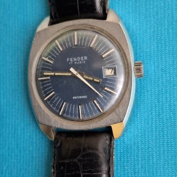 Sat m. FENDER. sa  datumom. 17 rubis. Stari navijač. radi. Mob