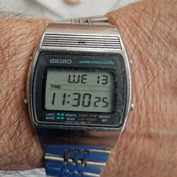 SAT "SEIKO" LCD A 359-5030-ALARM-CHRONOGRAPH-JAPAN