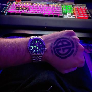 Seiko 5 GMT Sport SBSC001 automatic