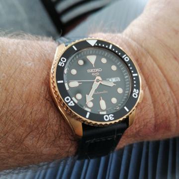 Seiko 5 sport rose gold