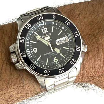 SEIKO 5 SPORTS – Automatic / Atlas Landshark Map Meter