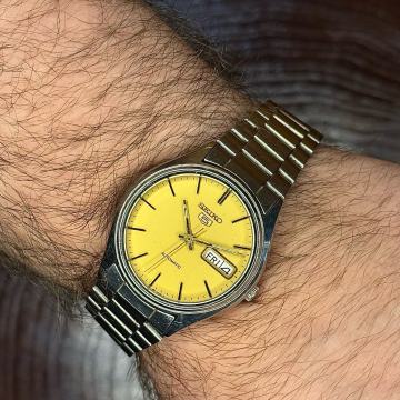 Seiko 5 zlatni brojčanik