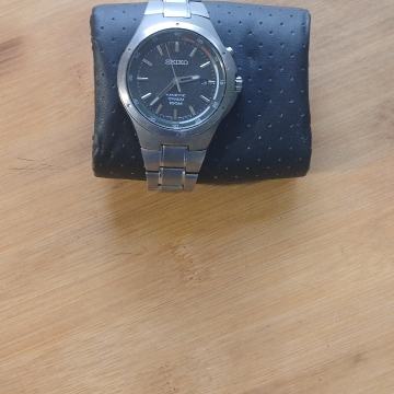 Seiko kinetic titanium muški sat