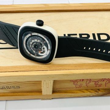 SEVENFRIDAY P3 INDUSTRIAL ENGINES BULLI MUŠKI SAT***24RATE***R1!