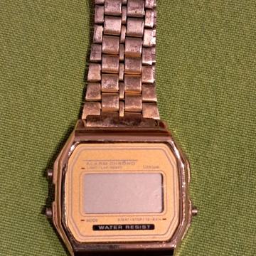 STARI DIGITALNI RUČNI SAT