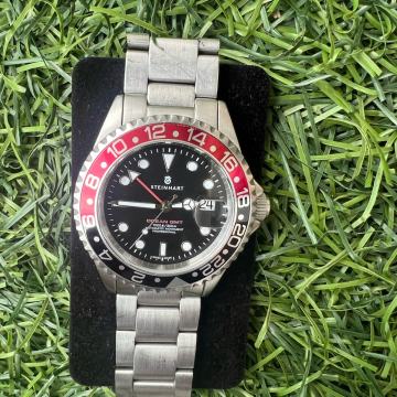 Steinhart Ocean One GMT Red-Black automatic sat