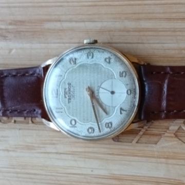 Tehnos vintage mehanicki sat