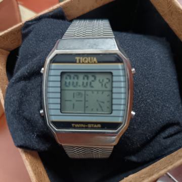 Tiqua Vintage Quartz