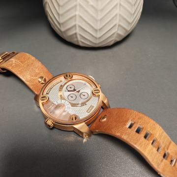 Tri muška Diesel sata