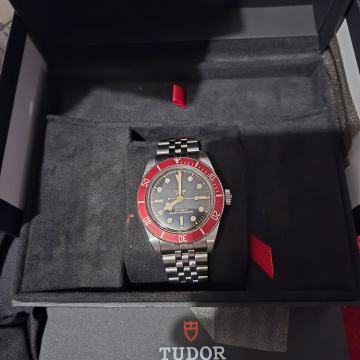 Tudor Black Bay Burgundy 41mm