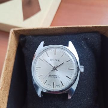 Unique sat nov nov Swiss navijač