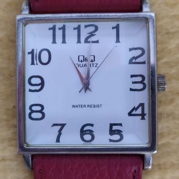 Univerzalni ručni sat "Q&Q" VELIKI KVADRATNI