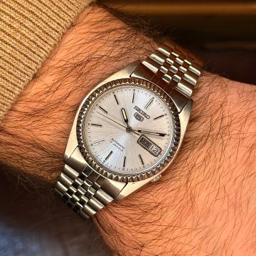Veoma rijedak i trazen Seiko 5 SNXJ89