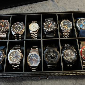 Više satova raznih modela