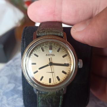 Vostok sat dinosaurusovo oko 17 rubina