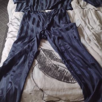 BOURBON L 52/54 potrebno zakrpati između nogu,rukavi 58,nogavice 105cm