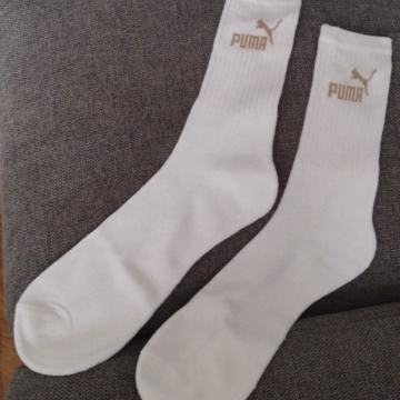 PUmA nenošene deblje višlje bijele čarape veličine otprilike 43-46 ZG!