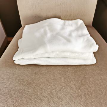 Tri bijele muške pamučne potkošulje broj L - NEDA SENJ  i DEVIĆ ZAGREB