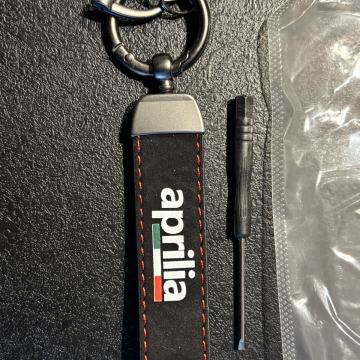 APRILIA-KOŽNI PRIVJESAK SA RINGOM-VRHUNSKI