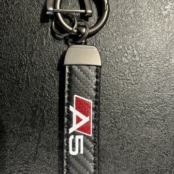 AUDI A5 - PRIVJESAK ZA KLJUČ- KOŽA/KARBON-ODLIČAN