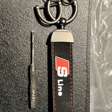 AUDI- S LINE- KOŽNI SA CRVENIMKONCEM- VRHUNSKI