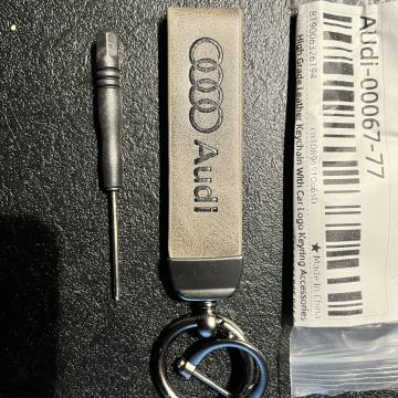 AUDI  - PRIVJESAK ZA KLJUČ- KOŽA/ SIVI/ ZELENI-VRHUNSKI