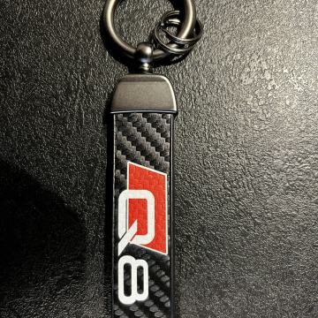 AUDI Q5 - PRIVJESAK ZA KLJUČ- KOŽA/KARBON-ODLIČAN