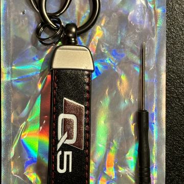 AUDI-Q5 - PRIVJESAK ZA KLJUČ S RINGOM