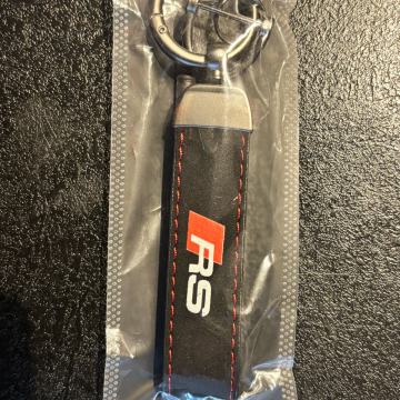 AUDI-RS-KOŽNI PRIVJESAK SA RINGOM