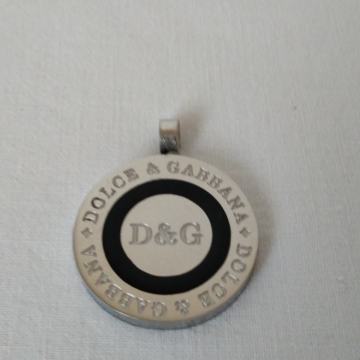 Dolce & Gabbana privjesak D&G logo