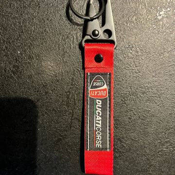 DUCATI - privjesak sa ključ-crveni