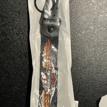 HARLEY DAVIDSON - PRIVJESAK ZA KLJUČ + 4 KAPICE ZA VENTILE