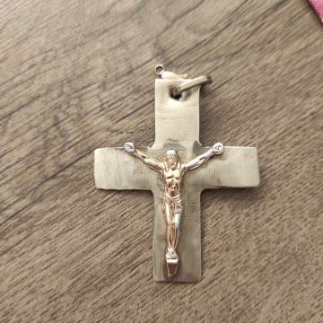 KRIŽ OD BRONCE( privjesak za lanac)