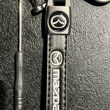 MAZDA - KOŽNI PRIVJESAK ZA KLJUČ SA RINGOM- VRHUNSKI