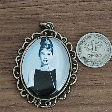 Medaljon s likom Audrey Hepburn