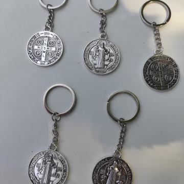 Medaljon sveti Benedikt-privjesak za ključeve
