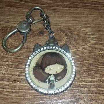 Metalni Anekke privjesak