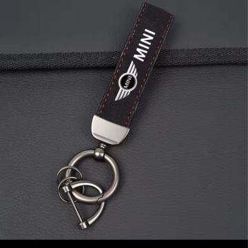 MINI-KOŽNI PRIVJESAK SA RINGOM-ODLIČAN