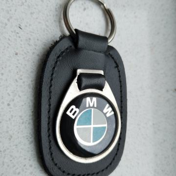 NOVI ORIGINALNI KOŽNI PRIVJESAK BMW