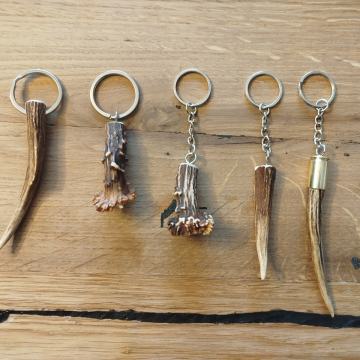 Privjesak za ključeve od roga srnjaka