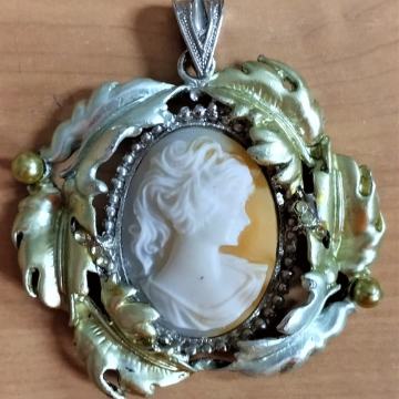 privjesak za lančić sa cameom